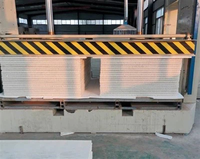 N-gun n law ai shingnip shingna PP hkaulan mam n-gu Sandwich panel ni